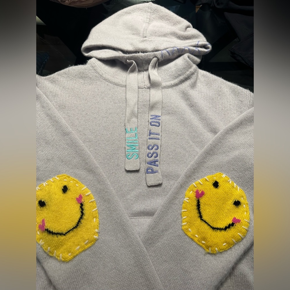 🎀 KERRI ROSENTHAL 🎀 SMILE PASS IT ON 100% cashmere pullover sweater